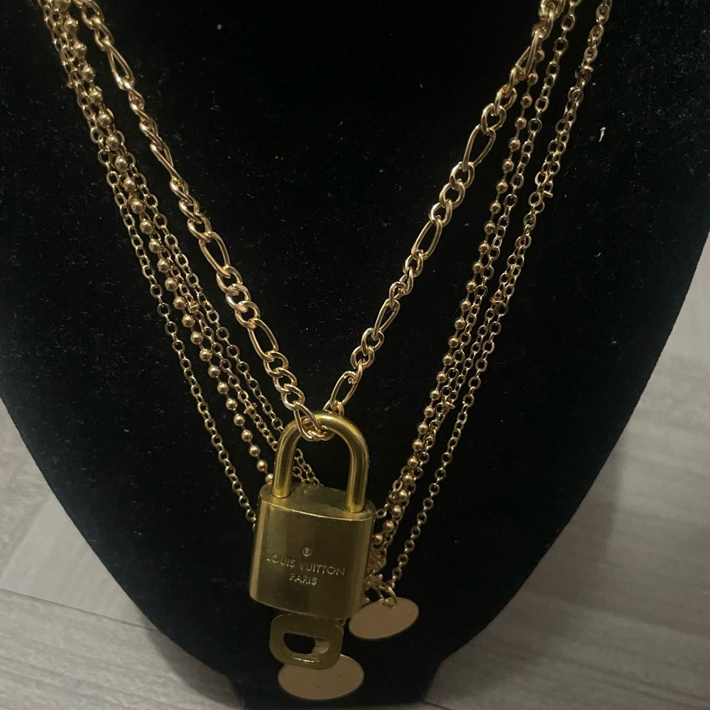 Gold Chain Necklace with Louis Vuitton Lock 437 Pendant - Picture 5 of 11